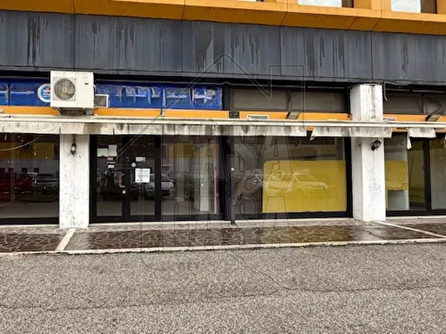 negozio in vendita a Padova in zona Stanga