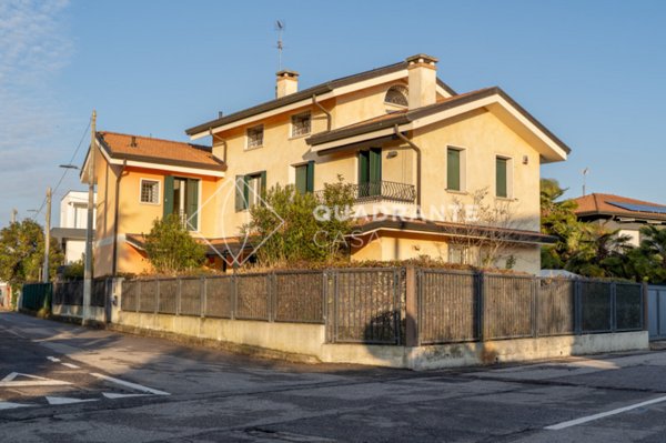casa indipendente in vendita a Padova in zona Arcella