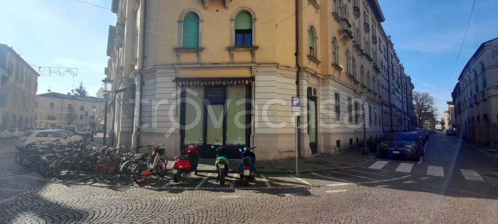 negozio in vendita a Padova in zona Centro Storico