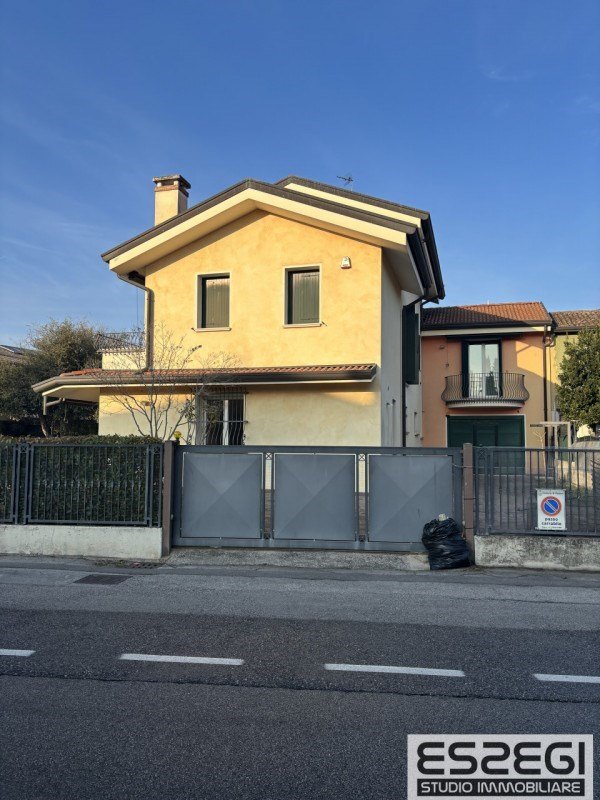 casa indipendente in vendita a Padova in zona Arcella