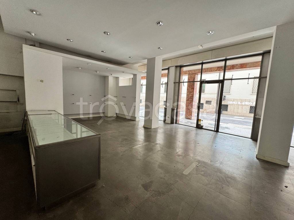 negozio in vendita a Padova