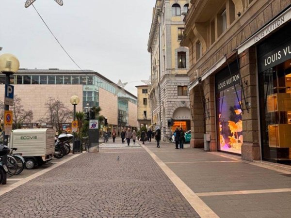 negozio in vendita a Padova in zona Savonarola
