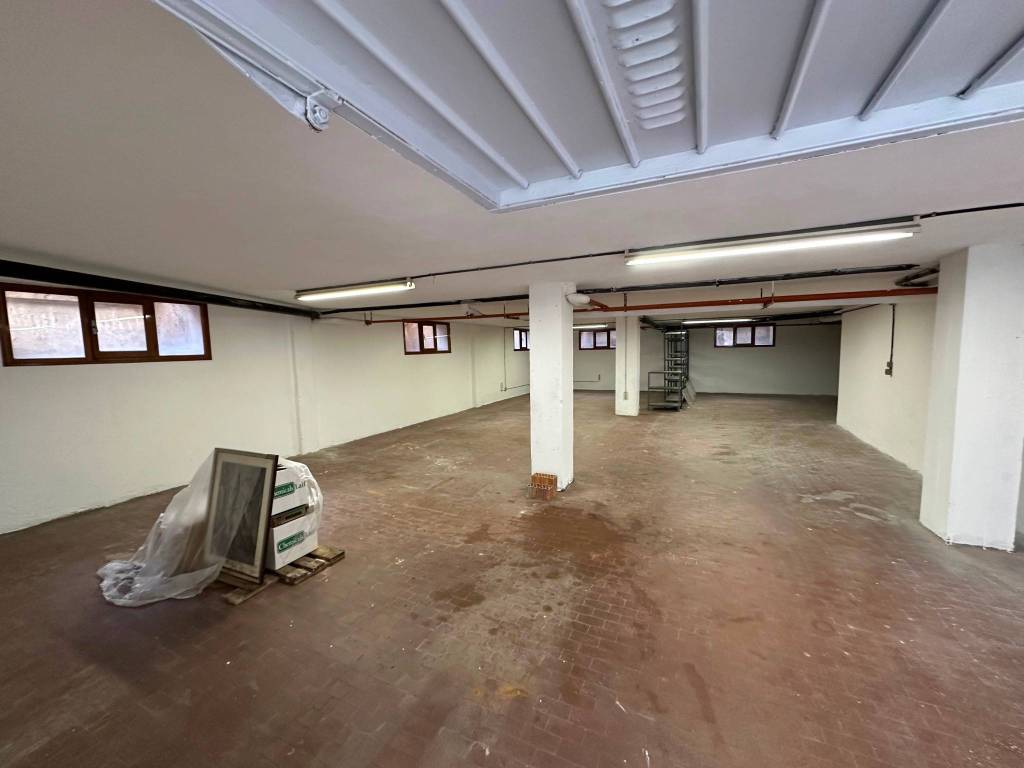 locale commerciale in vendita a Padova in zona Forcellini / Terranegra