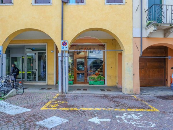 negozio in vendita a Padova in zona Savonarola