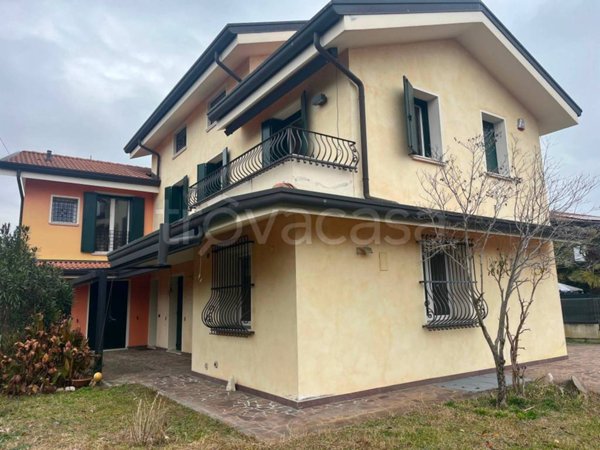 casa indipendente in vendita a Padova in zona San Carlo