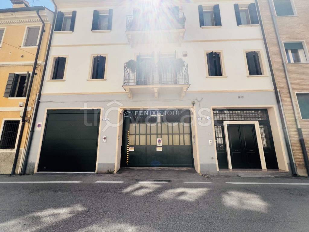 negozio in vendita a Padova in zona Centro Storico