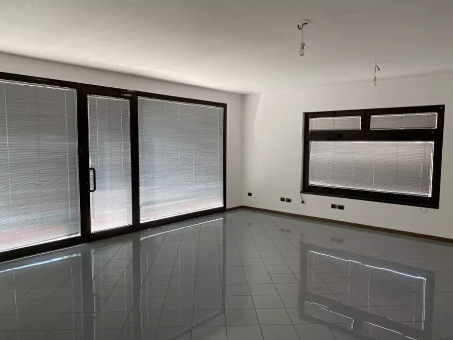 negozio in vendita a Padova in zona Camin / Granze