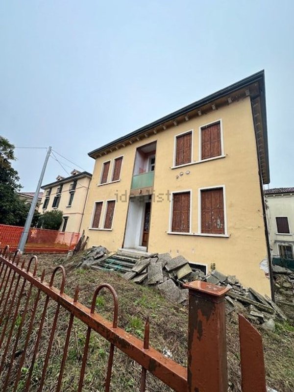 casa indipendente in vendita a Padova in zona Sant'Osvaldo / Santa Rita