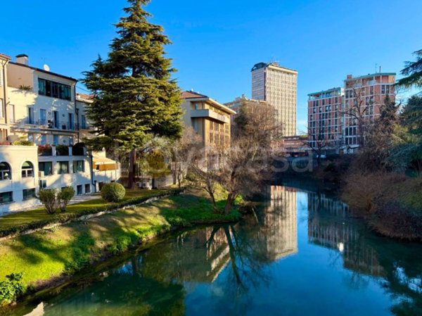 negozio in vendita a Padova in zona Savonarola