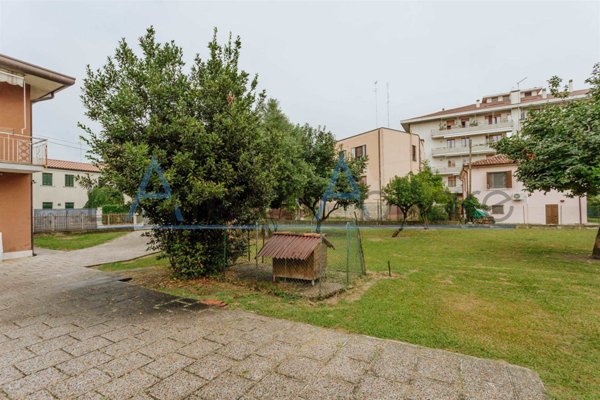 casa indipendente in vendita a Padova in zona Madonna Pellegrina