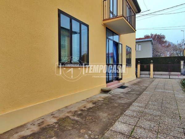 casa indipendente in vendita a Padova in zona Montà