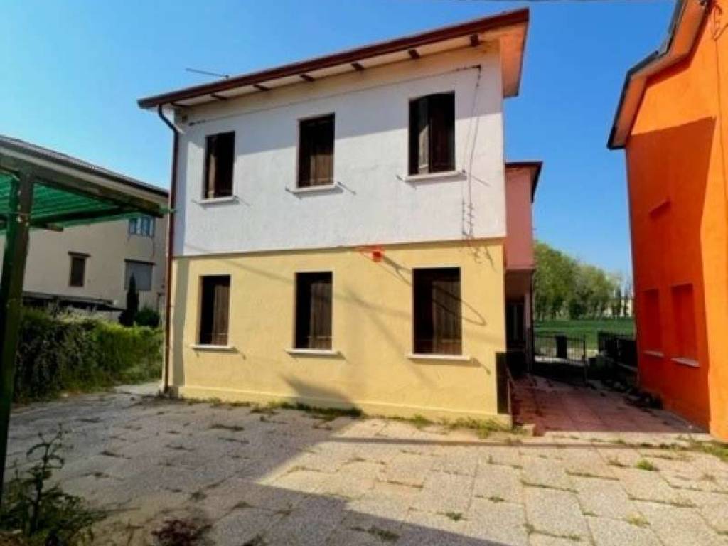 casa indipendente in vendita a Padova in zona Sacra Famiglia