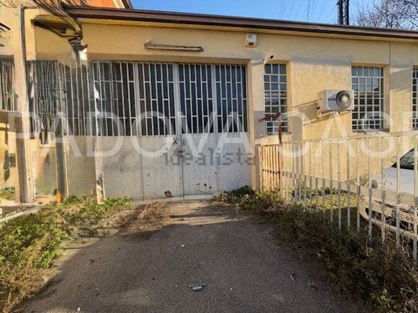 locale di sgombero in vendita a Padova in zona Porta Trento