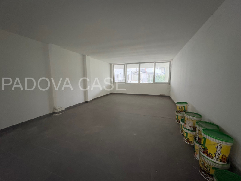 locale di sgombero in vendita a Padova in zona Porta Trento