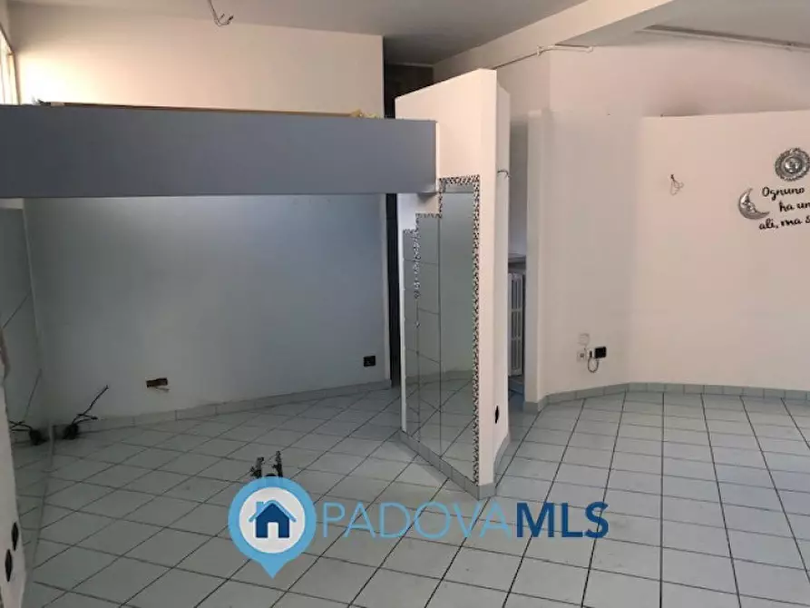 negozio in vendita a Padova in zona Brentelle