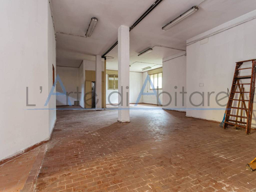 negozio in vendita a Padova in zona Sant'Osvaldo / Santa Rita