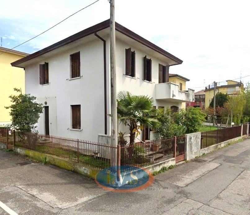 casa indipendente in vendita a Padova in zona Porta Trento