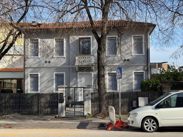 casa indipendente in vendita a Padova in zona Stanga