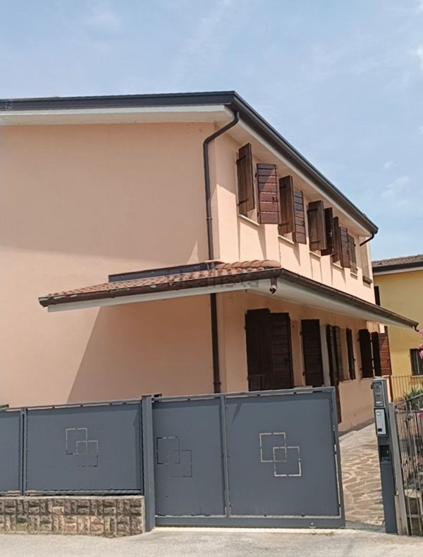 casa indipendente in vendita a Padova in zona Sant'Osvaldo / Santa Rita