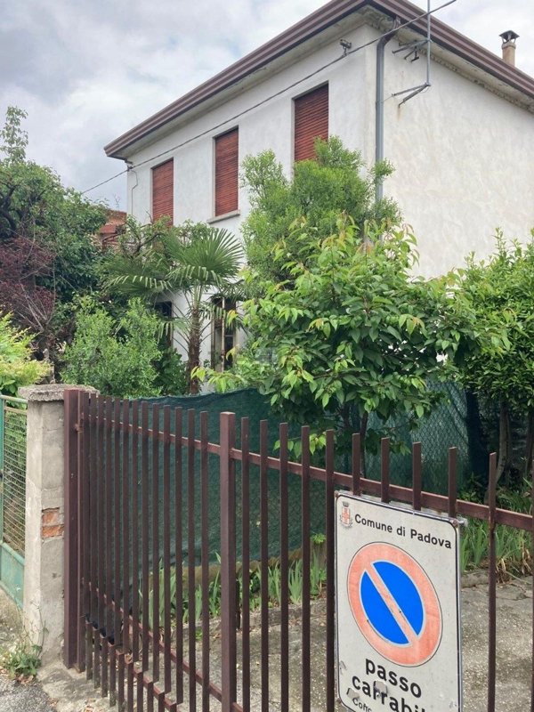 casa indipendente in vendita a Padova in zona San Carlo