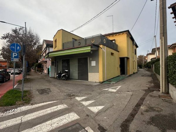 negozio in vendita a Padova in zona Sant'Osvaldo / Santa Rita