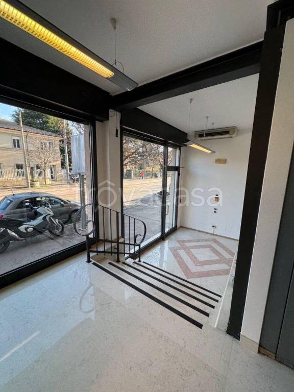 negozio in vendita a Padova in zona Arcella