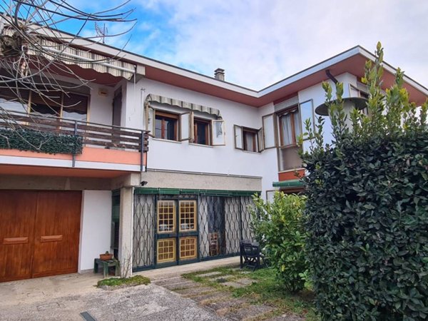 casa indipendente in vendita a Padova in zona Sacra Famiglia