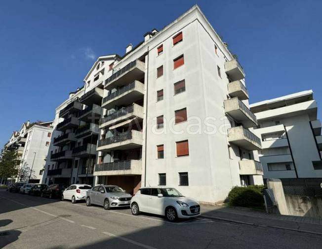 appartamento in vendita a Padova in zona Brentelle