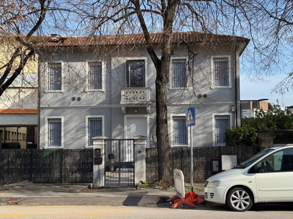 casa indipendente in vendita a Padova in zona Stanga