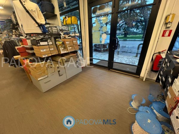 negozio in vendita a Padova in zona Mandria
