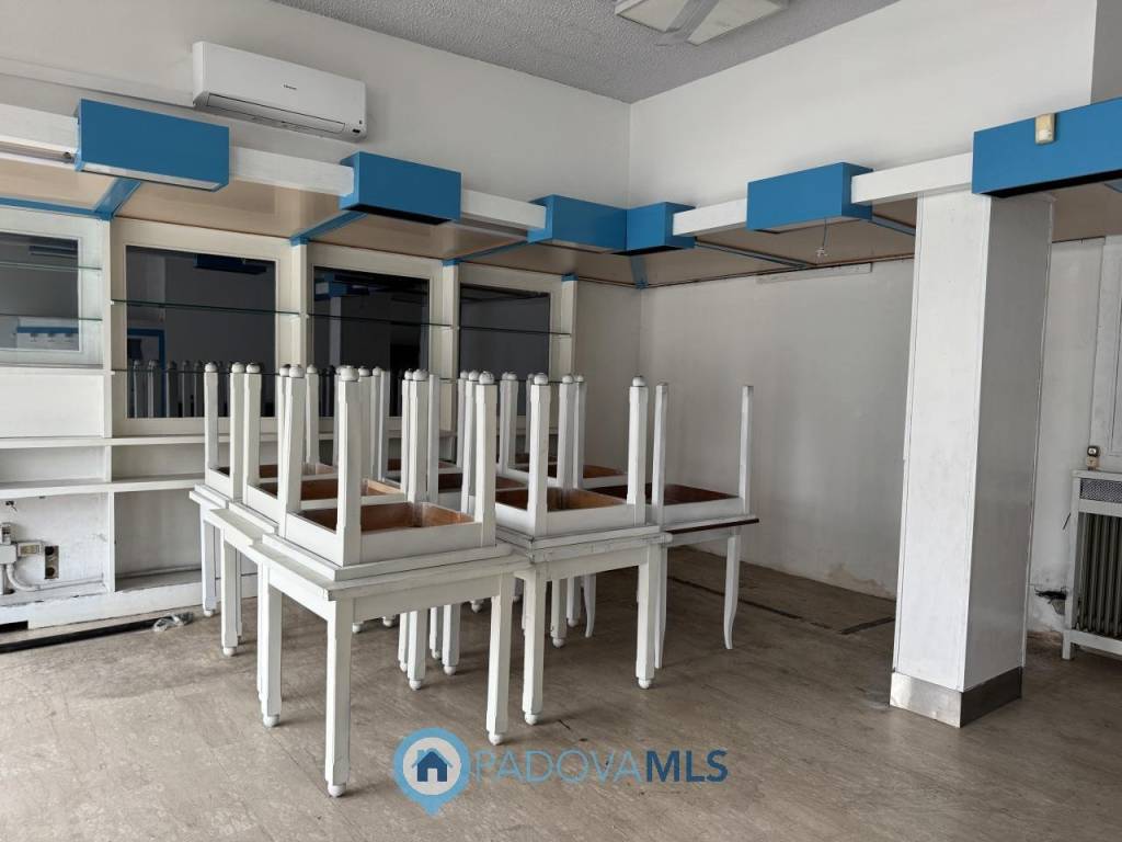 negozio in vendita a Padova in zona Montà