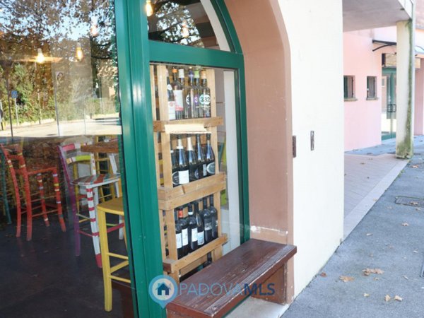 negozio in vendita a Padova in zona Guizza