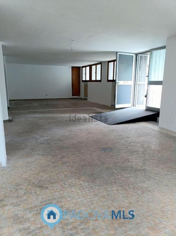 locale di sgombero in vendita a Padova in zona San Carlo