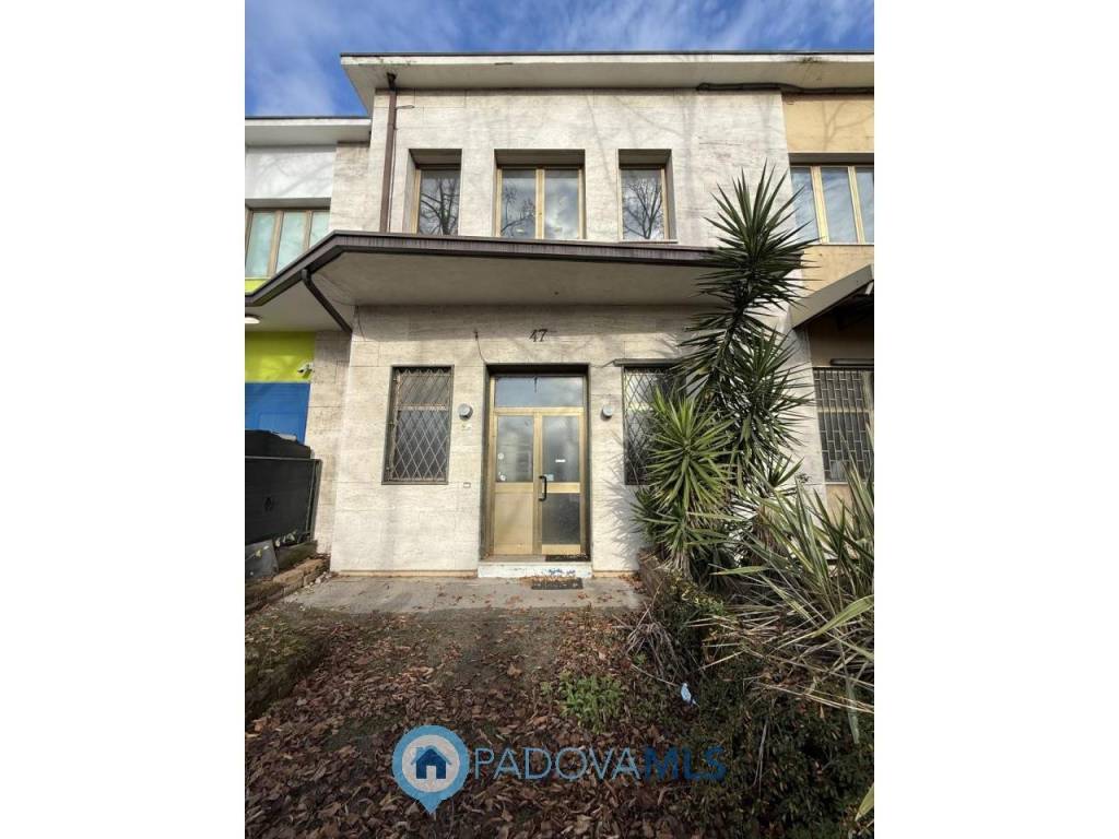 ufficio in vendita a Padova in zona Arcella