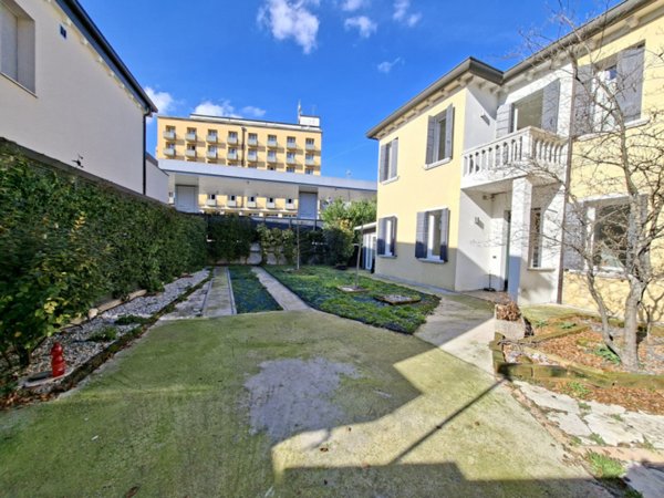 casa indipendente in vendita a Padova in zona Stanga