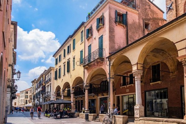 negozio in vendita a Padova in zona Centro Storico