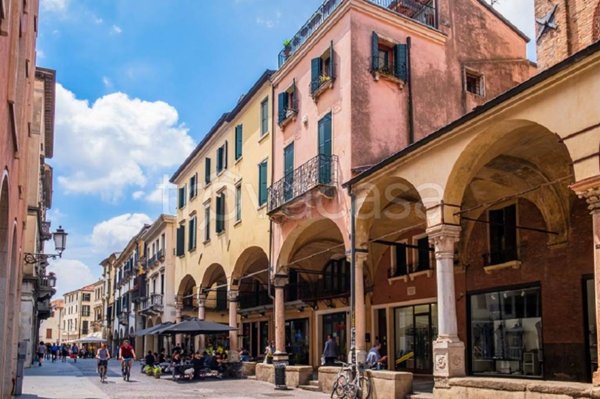 negozio in vendita a Padova in zona Centro Storico