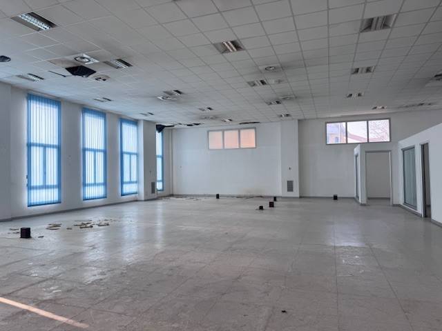 locale commerciale in vendita a Padova in zona Stanga