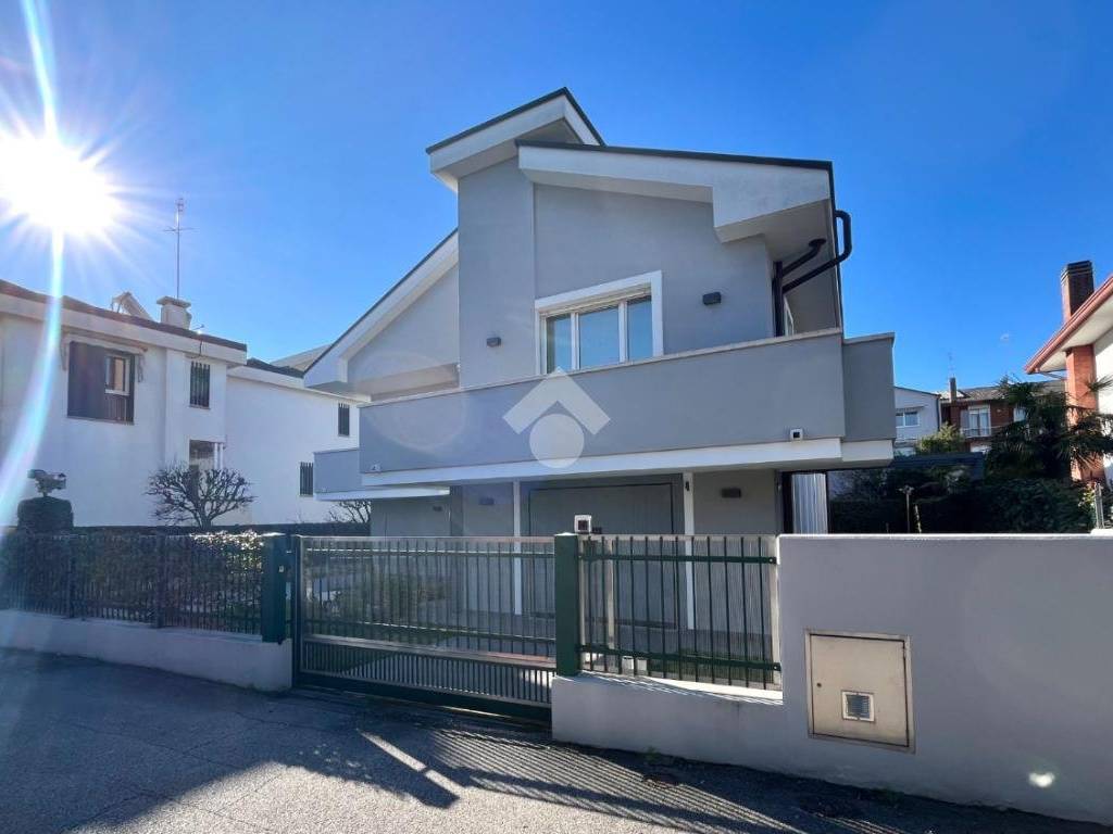 casa indipendente in vendita a Padova in zona Guizza