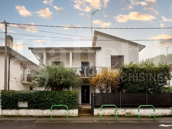 casa indipendente in vendita a Padova in zona Brentelle