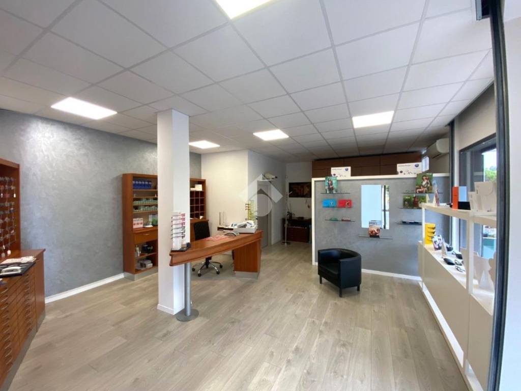 negozio in vendita a Padova in zona Sacra Famiglia