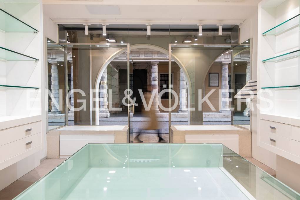 negozio in vendita a Padova in zona Centro Storico