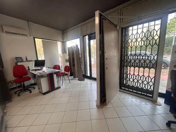 negozio in vendita a Padova in zona Sant'Osvaldo / Santa Rita