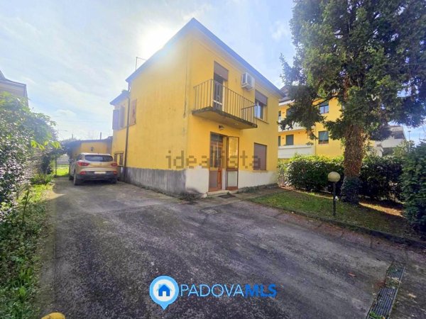 casa indipendente in vendita a Padova in zona Arcella