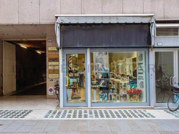 negozio in vendita a Padova in zona Savonarola