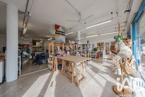 locale commerciale in vendita a Padova in zona Pontevigodarzere