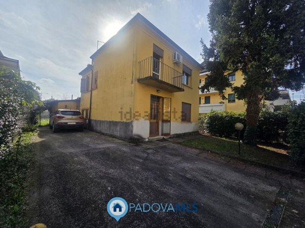 casa indipendente in vendita a Padova in zona Arcella
