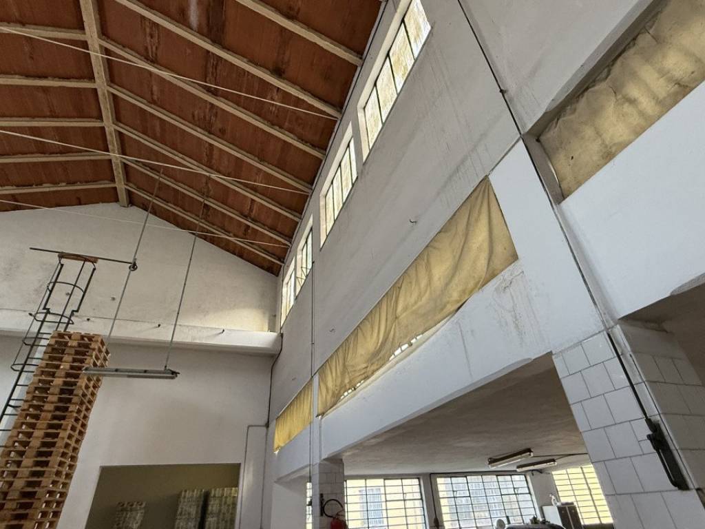 locale commerciale in vendita a Padova in zona Arcella