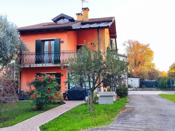 casa indipendente in vendita a Padova in zona Montà