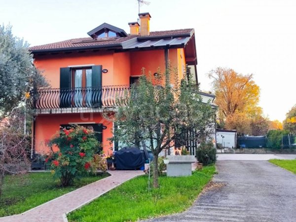 casa indipendente in vendita a Padova in zona Montà